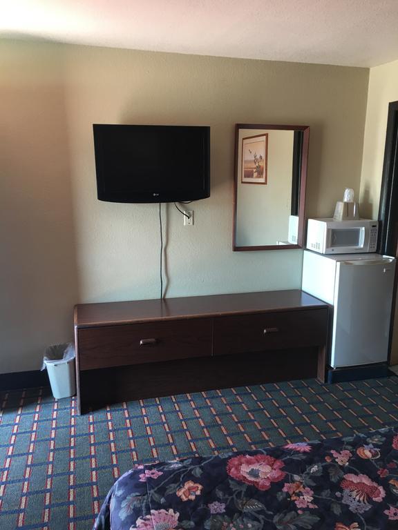 Best Value Inn Motel Sandusky Марианна Екстериор снимка