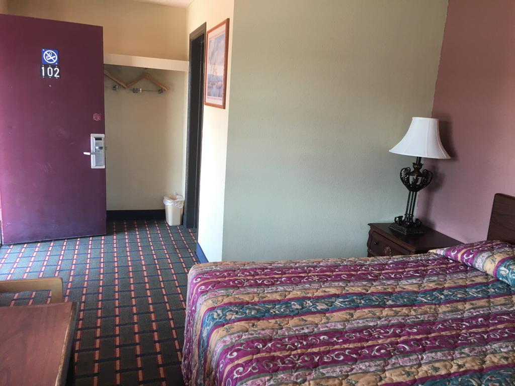 Best Value Inn Motel Sandusky Марианна Екстериор снимка