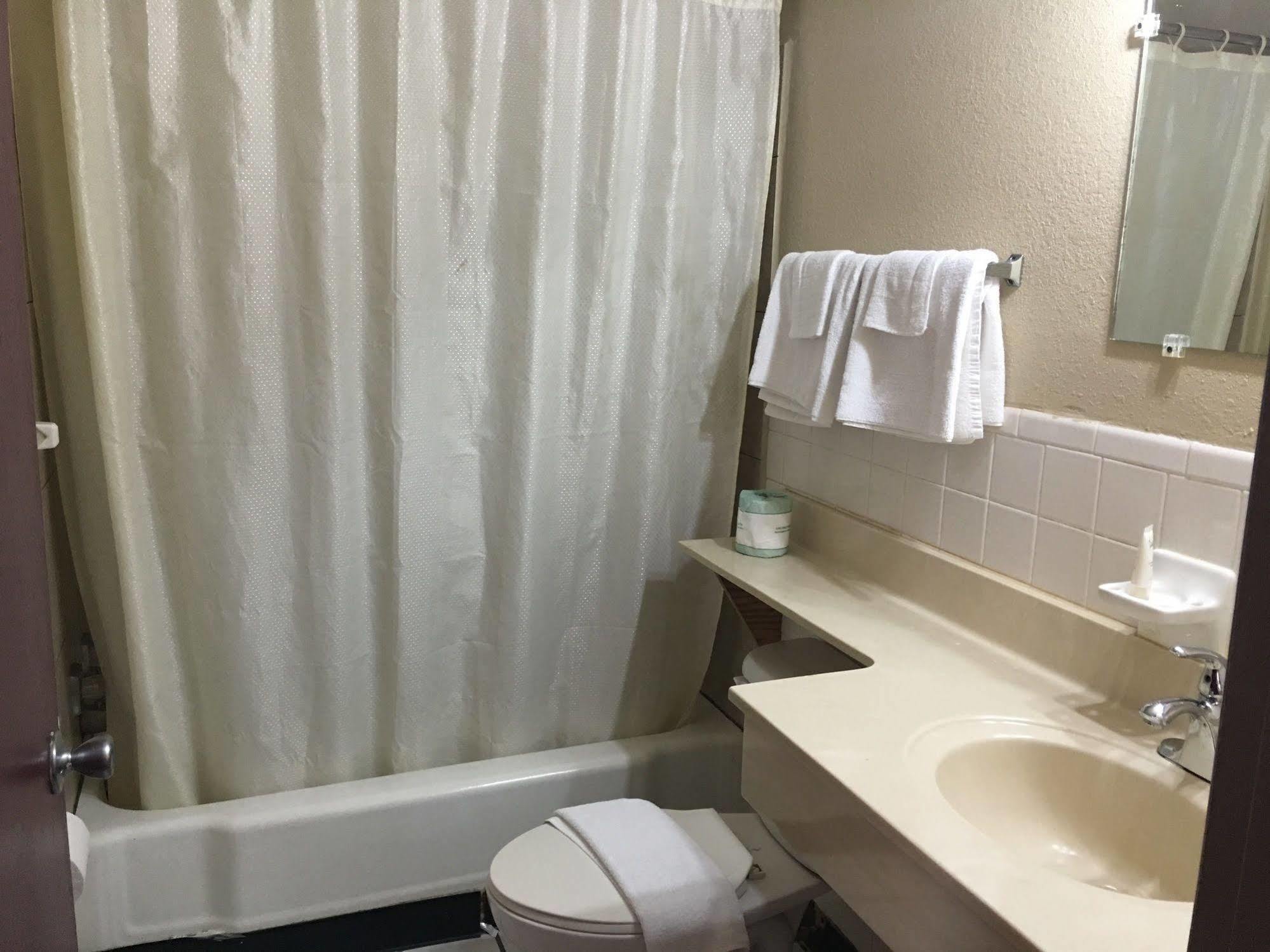 Best Value Inn Motel Sandusky Марианна Екстериор снимка