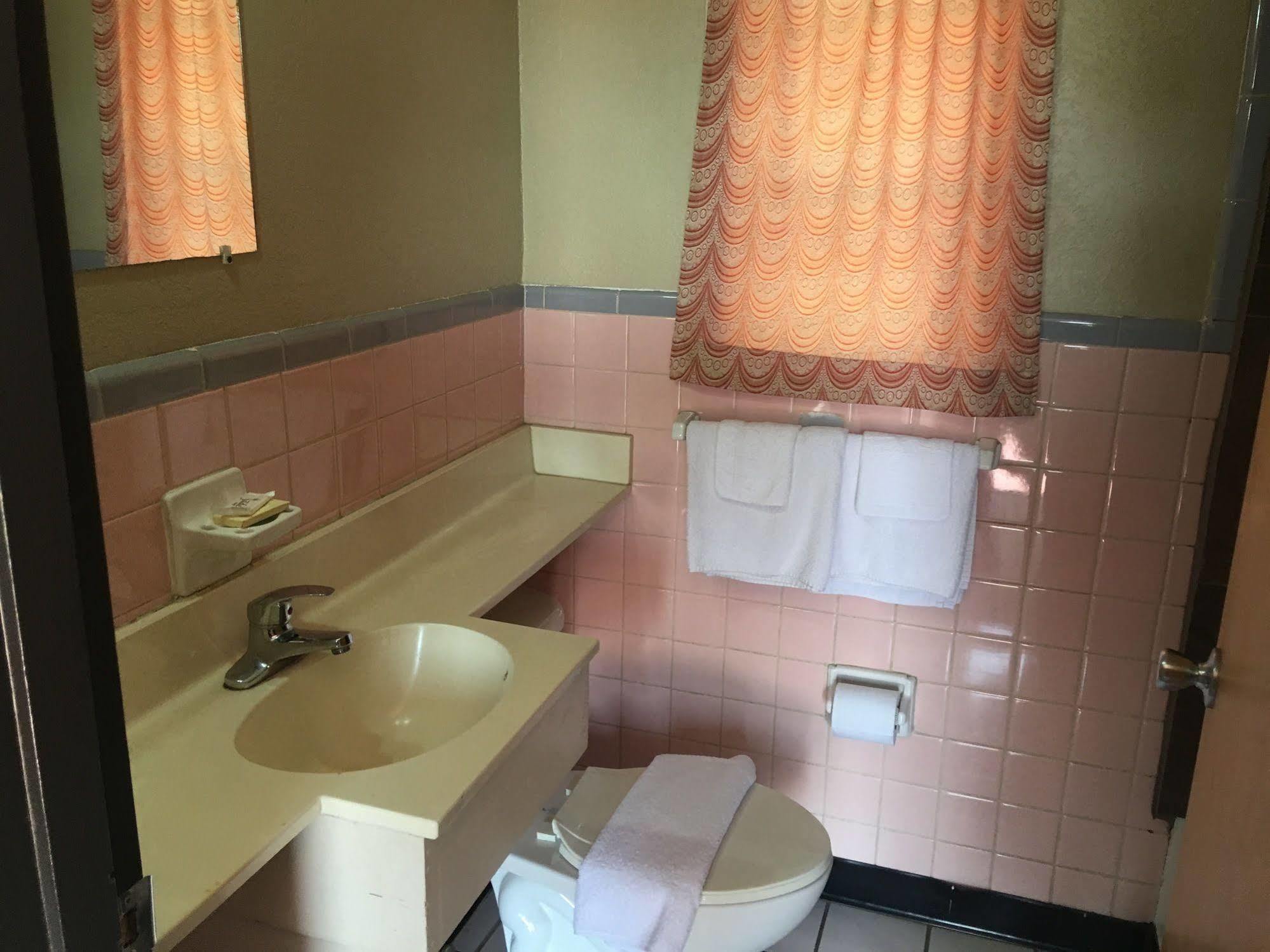 Best Value Inn Motel Sandusky Марианна Екстериор снимка